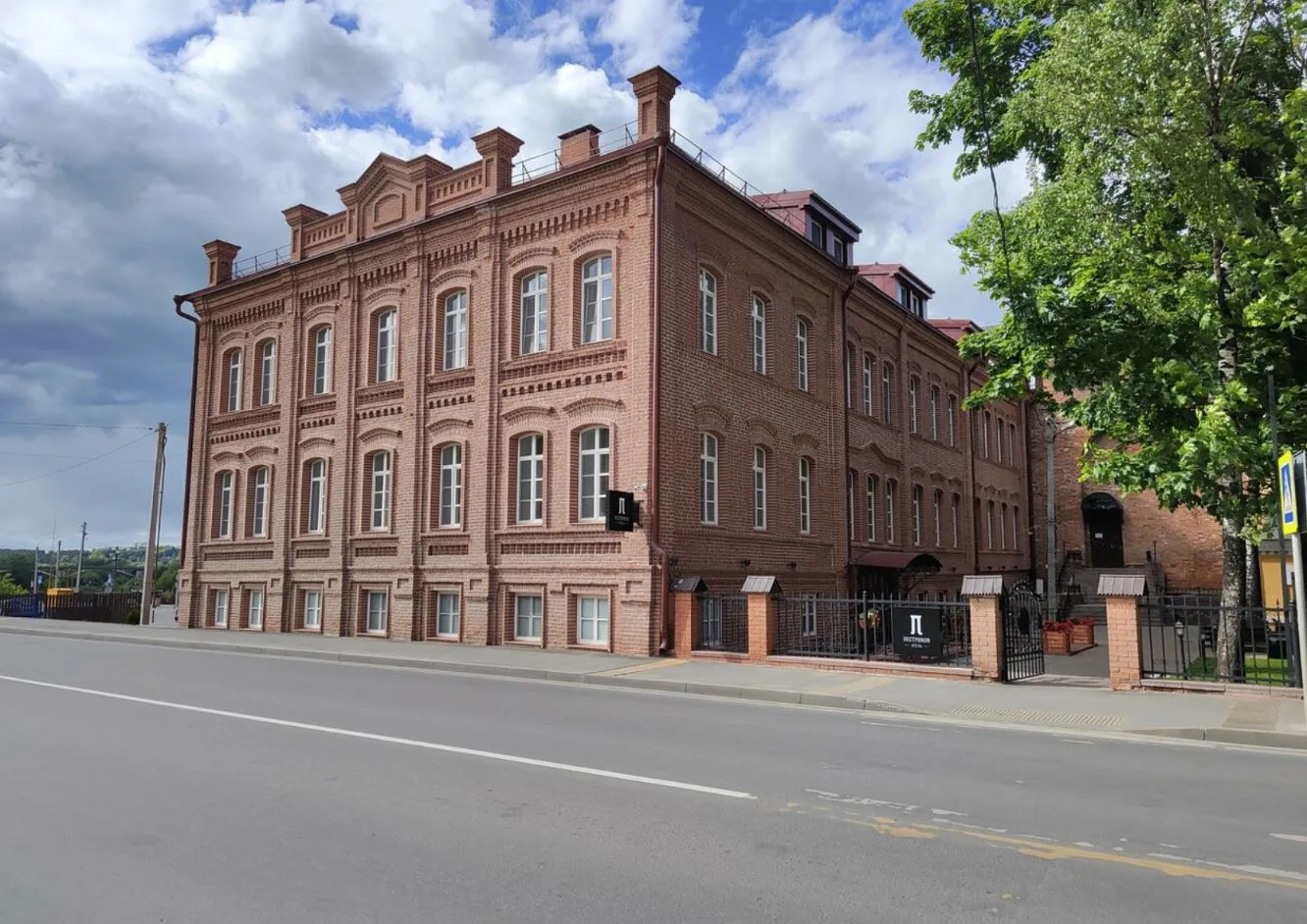 Пестриков 5*
Смоленск

Очень красивый интерьер, продуманный до мелочей. Технически номер оснащён пре