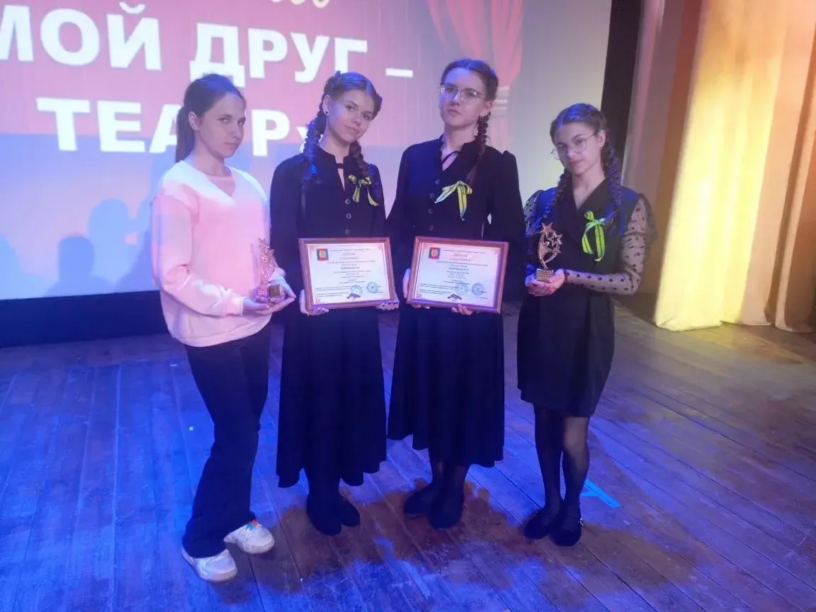 "Театр! Как много значит слово... "
В среду, 15 октября, на сцене ДК железнодорожников состоялся окр