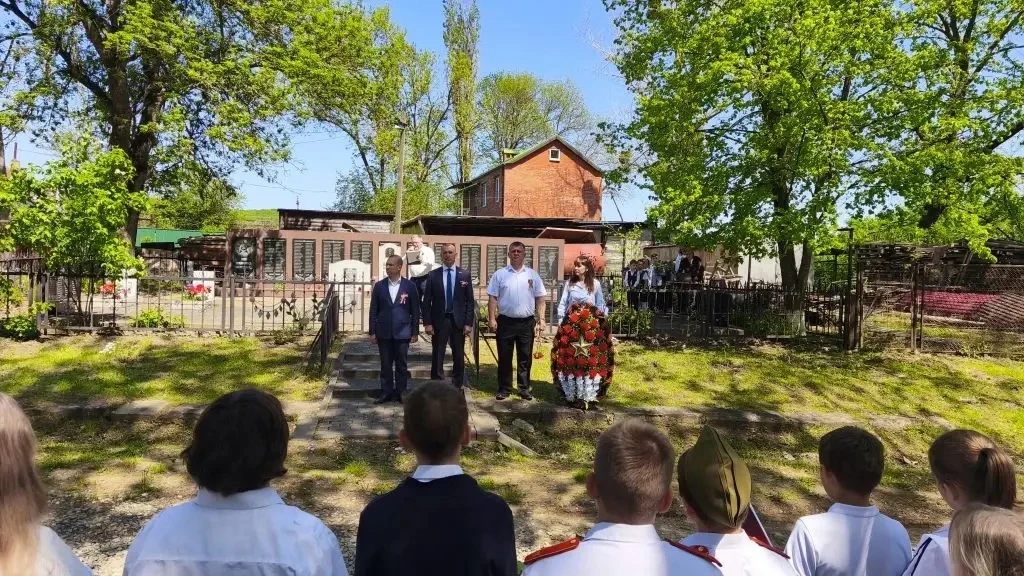 Сегодня, 9 мая, в честь 81-ой годовщины Великой Победы в станице Крепостной прошел мити...