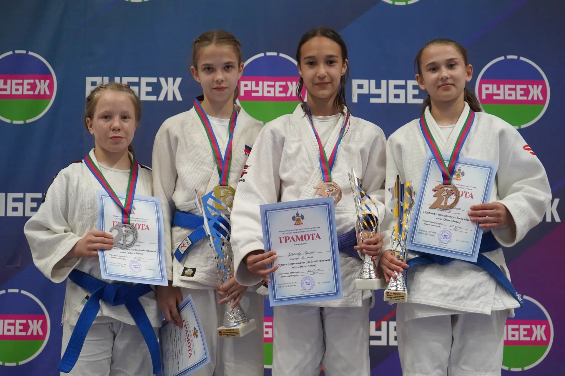 🥋«Времена года. Этап «Лето»: Жаркие схватки в Динской!

С 9 по 11 июня в станице Динской прошли кра