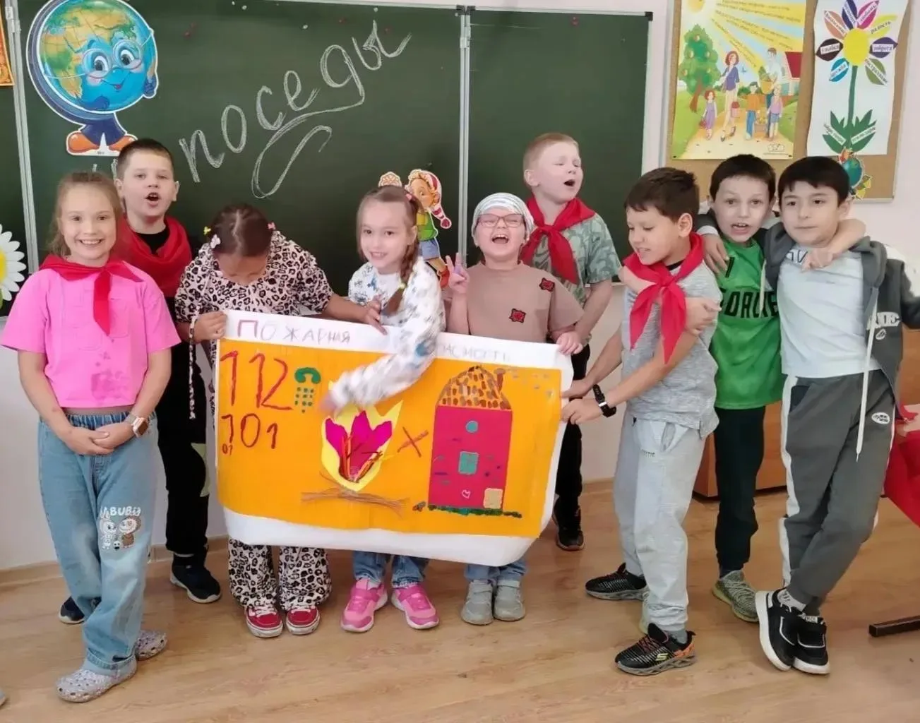 Лето в Мытищах: день, когда мультфильмы, квас и безопасность стали главными героями! 🎬🍞🚦
Пока кто