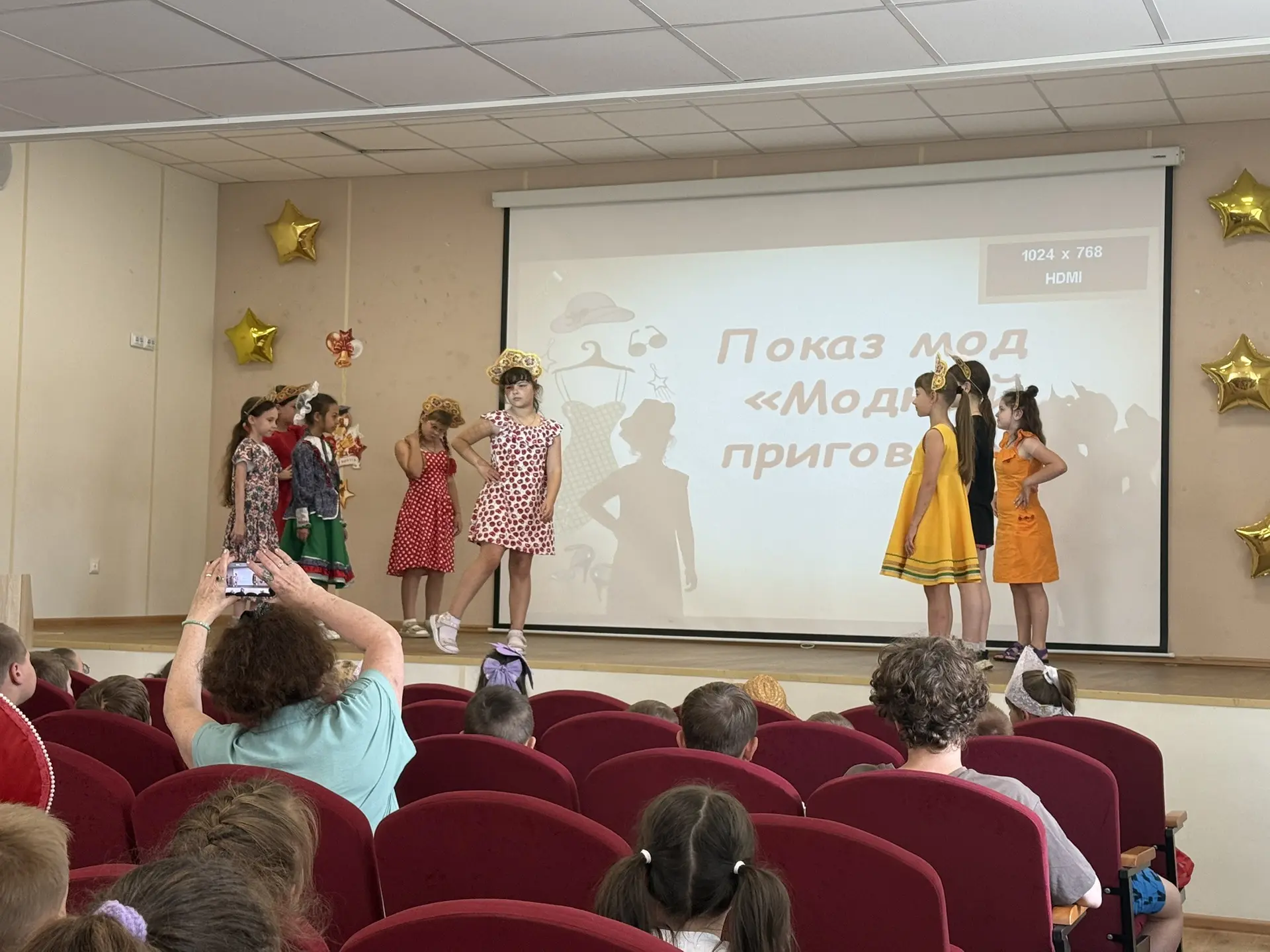 16 июня в пришкольном лагере «Чайка» Тельмановской гимназии прошел «Модный приговор».

День шел по п
