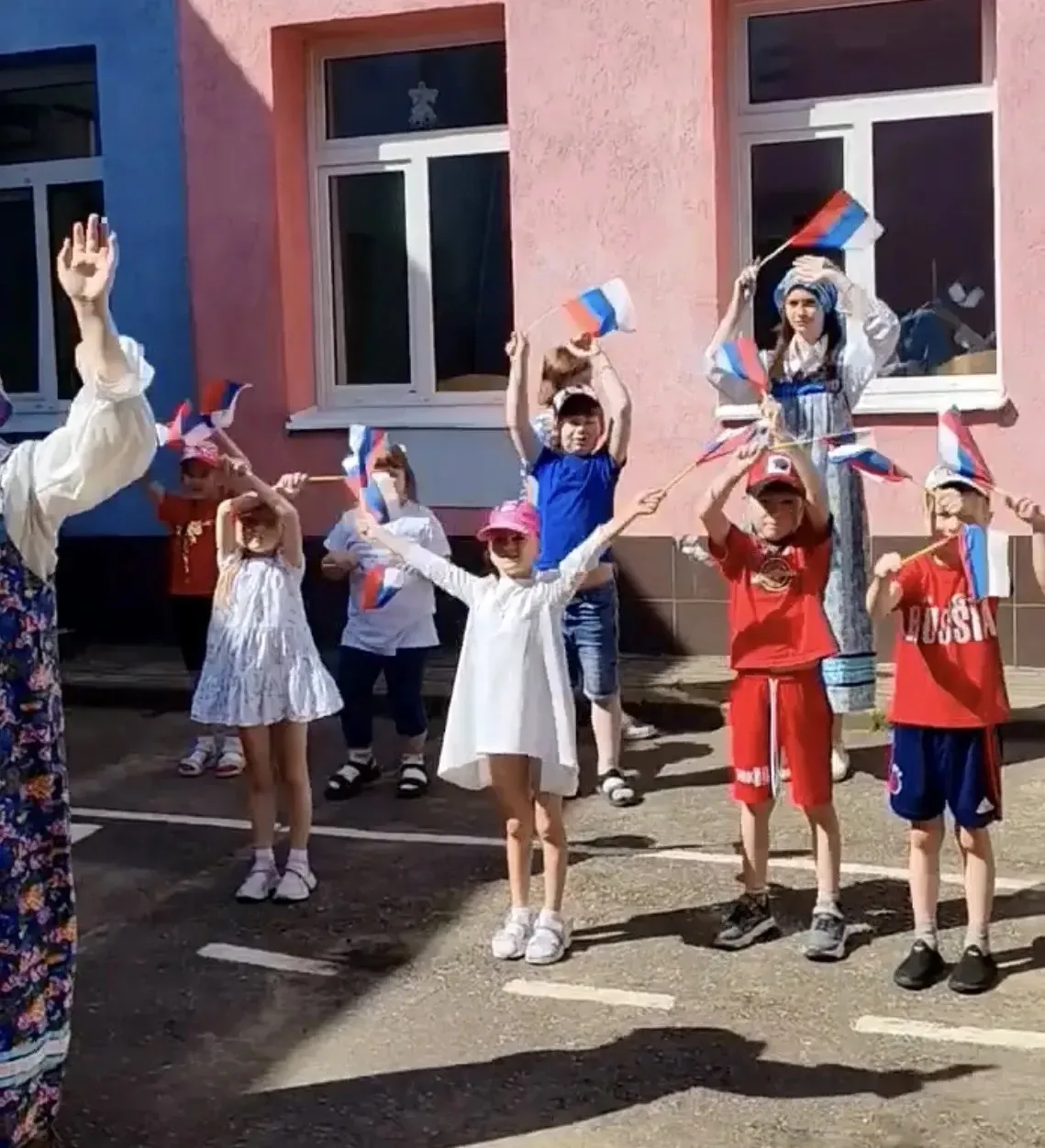 🇷🇺В ДО «Малыш» и ДО «Пчелка»  прошло традиционное мероприятие ко Дню России.

🇷🇺12 июня в нашей 