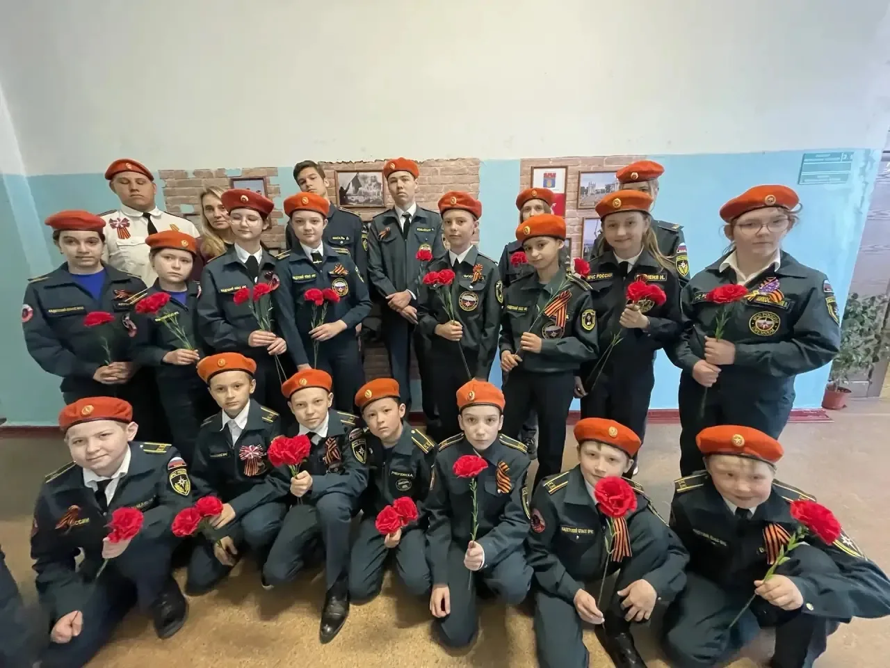 📚 Связь поколений: урок мужества в 5 «Д» и 11 «В»  В преддверии великого праздника — Дня Победы — в 