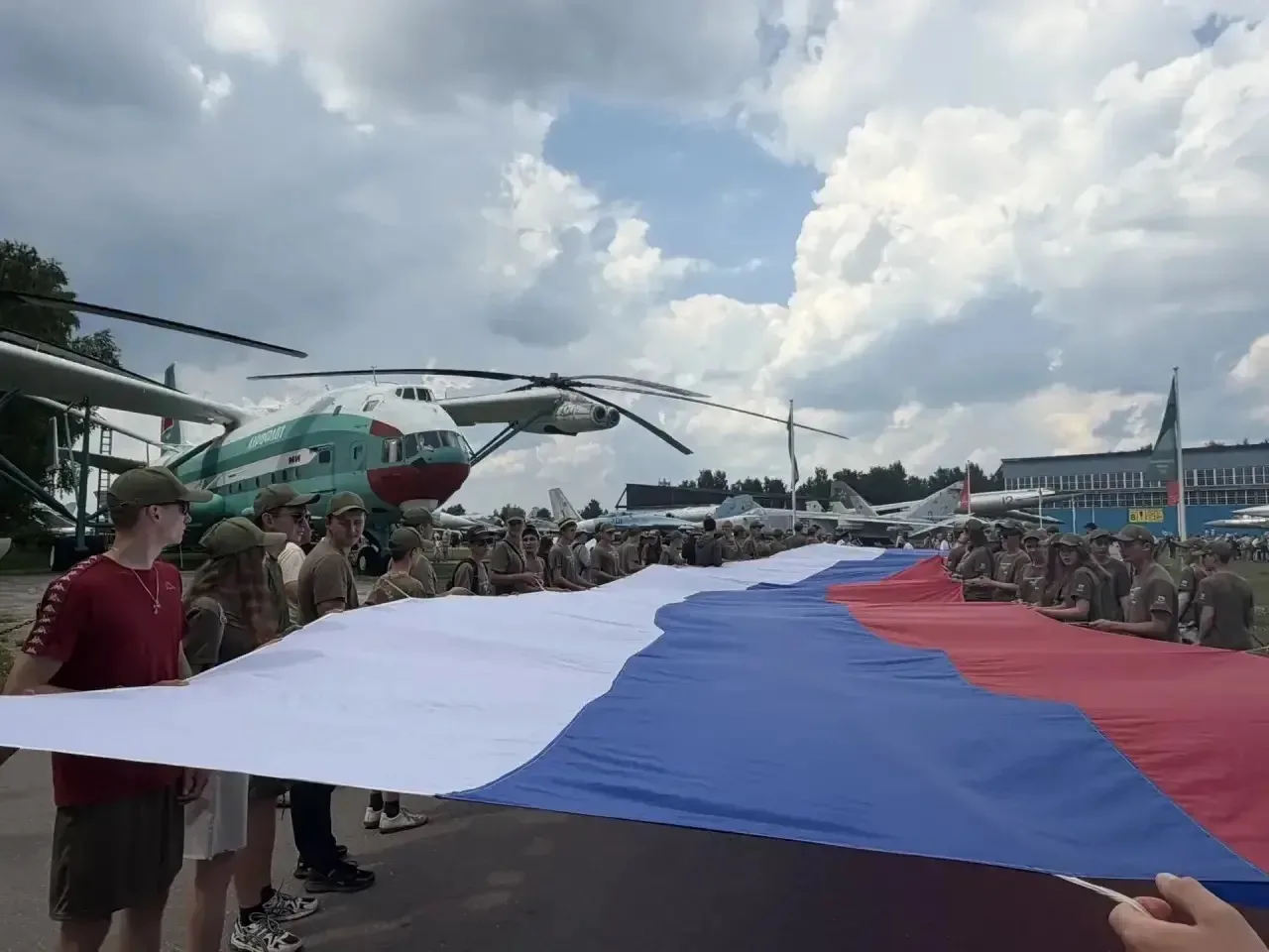 🇷🇺 Первые эмоции из спортивно-патриотического лагеря

Делимся первыми восторженными отзывами от ро