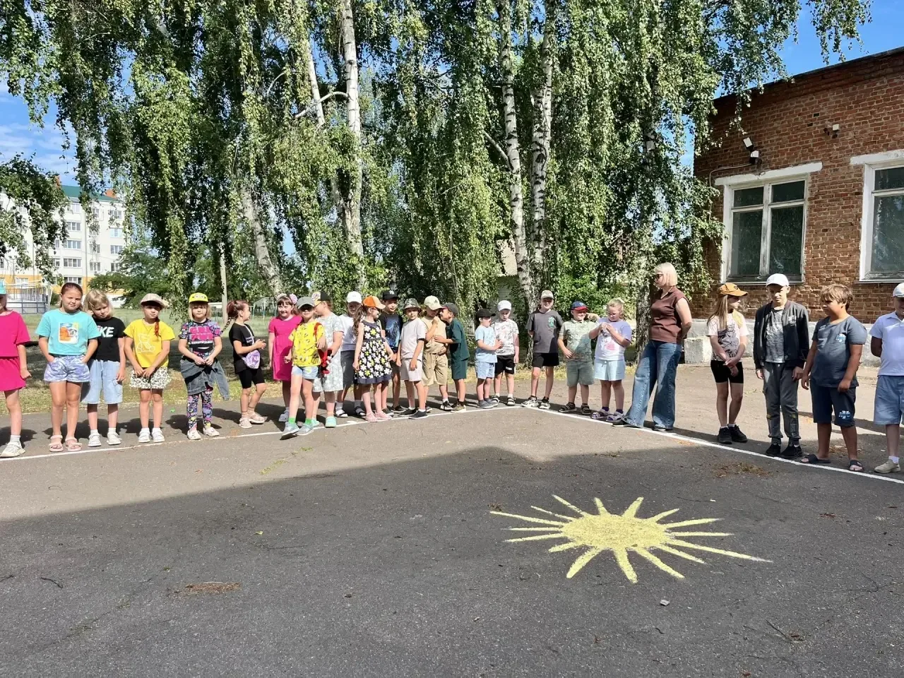Небольшой  отчёт о первом дне в пришкольном лагере «Солнышко».
20.06.2026 для  отрядов выдался очень
