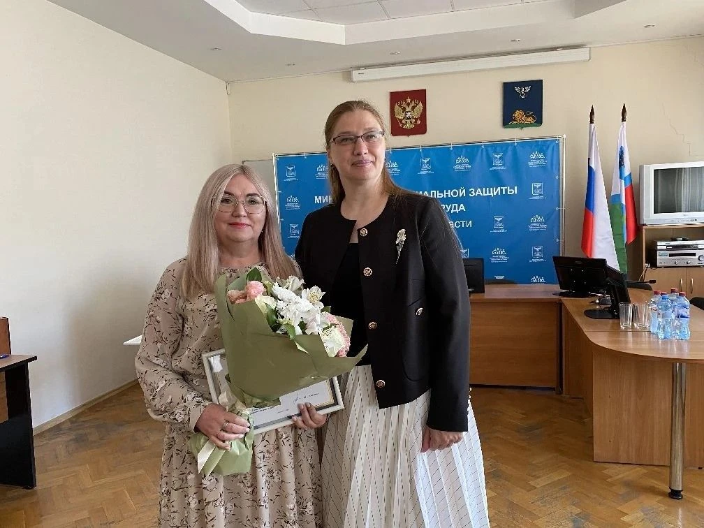 От всей души поздравляем нашего директора Елену Валентиновну Толмачеву с победой в региональном этап