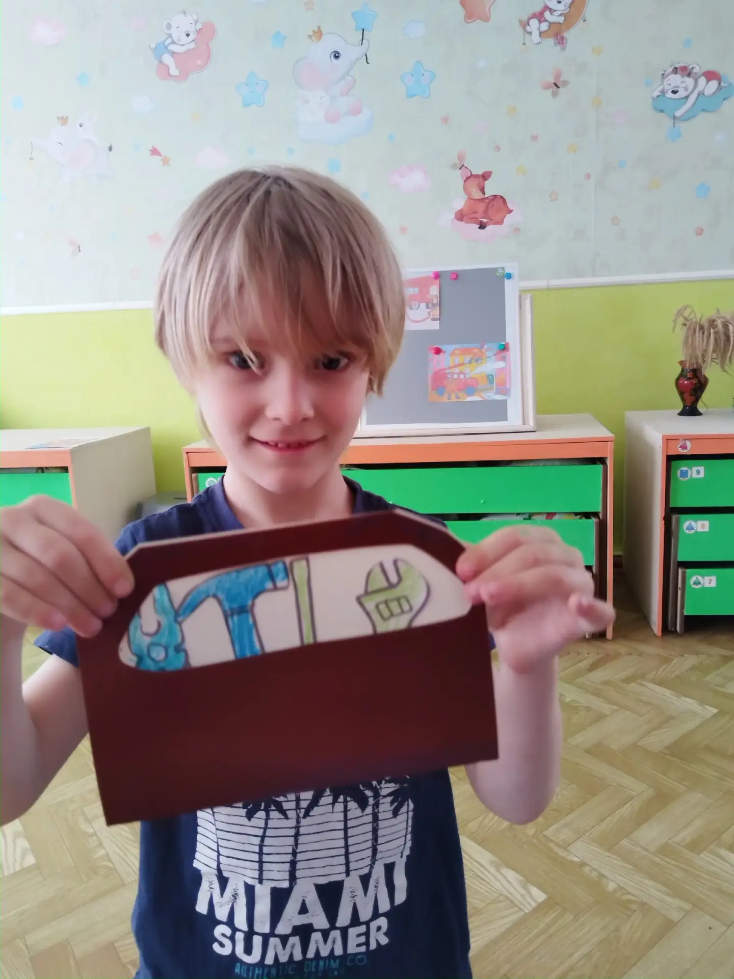 Аппликация на тему 🪛"Инструменты для строителя"🔨 в логопедической группе. Занятие направленно на з