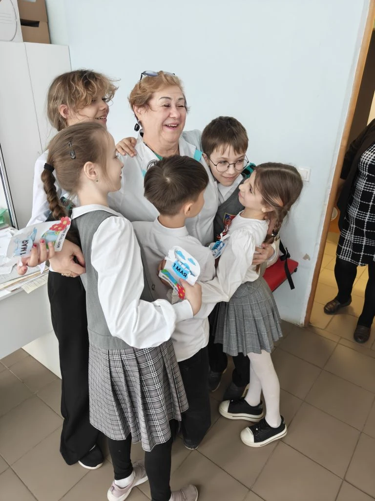 Праздник Весны и Труда: открытки для наших педагогов В преддверии 1 мая в нашей школе прошёл творчес