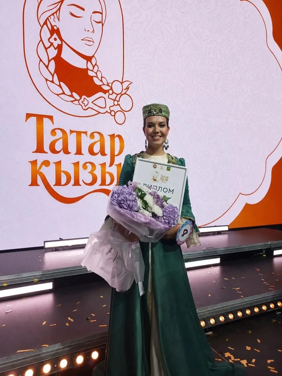 Камилә Минһаҗева – иң "Уңган кыз"! Безнең горурлыгыбыз!

Әлмәт шәһәрендә республикакүләм "Татар кызы