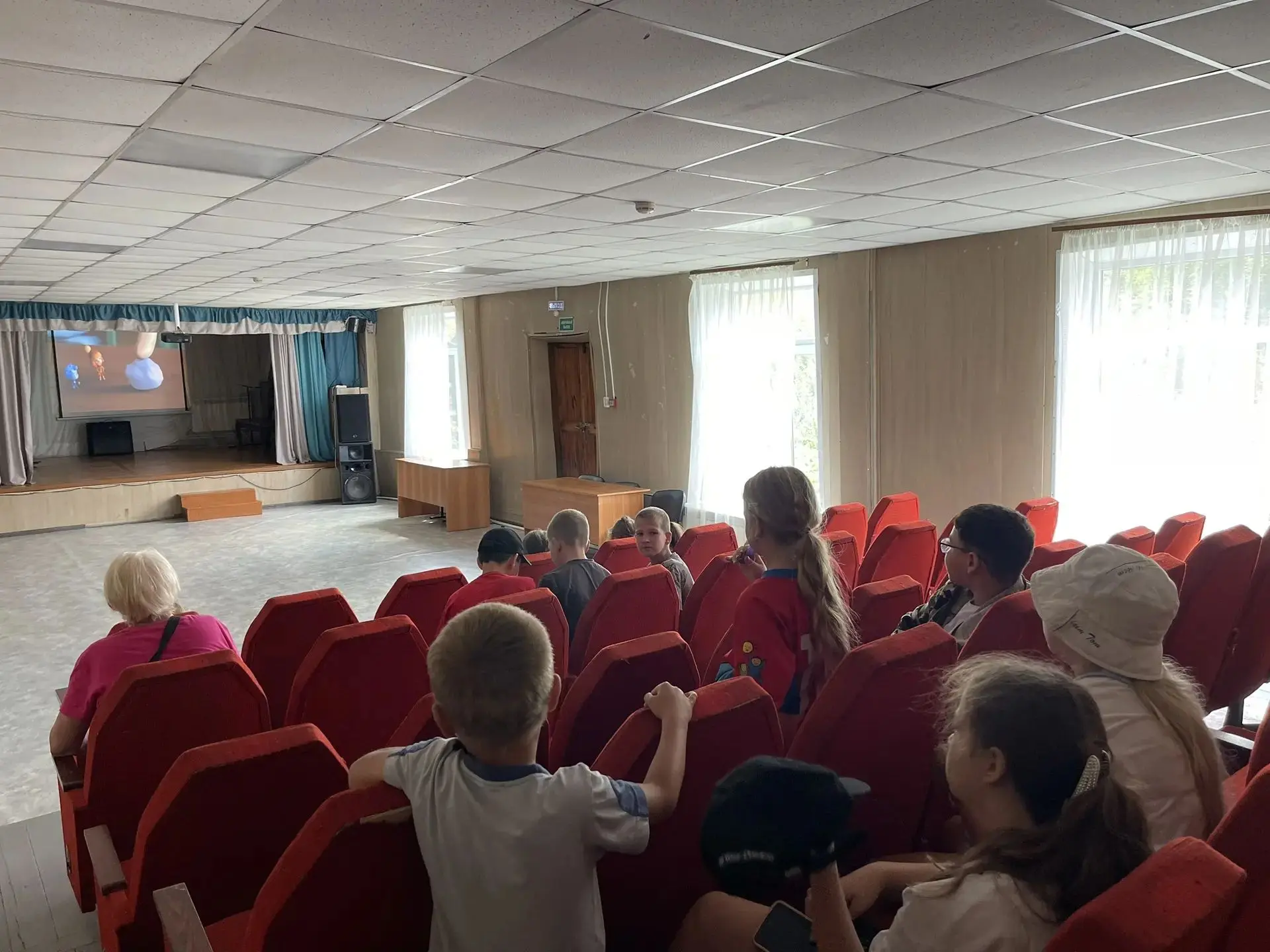 Сегодняшний день в нашем ДК выдался по-настоящему активным и ярким! 

В 15:00 начался мультпоказ «Фи