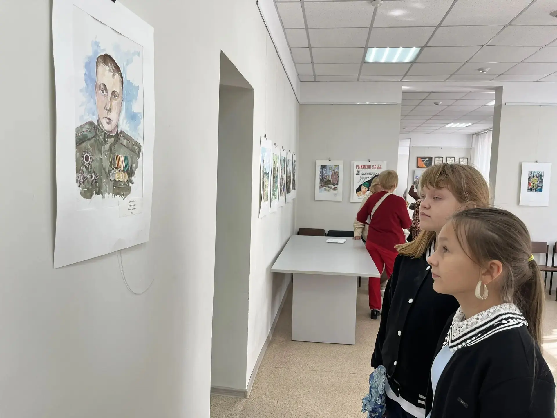 🖼️ Две выставки в Родинском музее: взгляд сквозь время