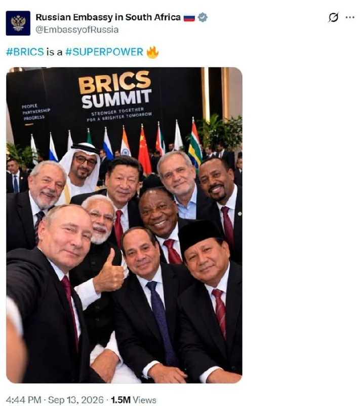 Посольство РФ в ЮАР опубликовало ИИ-фото с делающим селфи Путиным. «BRICS is a SUPERPOWER»