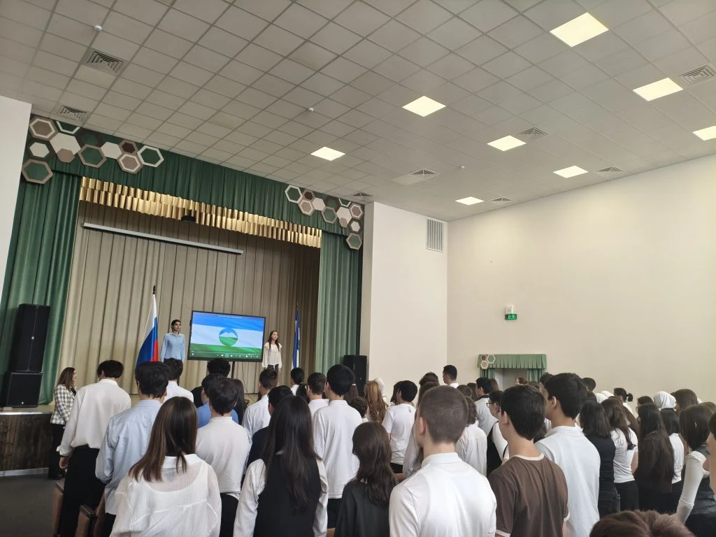 🇷🇺Единство и безопасность: начало недели в нашей школе.