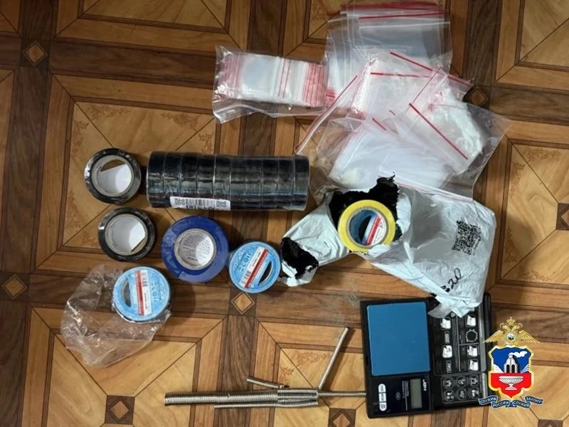 В Алтайском крае сотрудники полиции пресекли попытку сбыта около килограмма марихуаны  Сотрудники уп