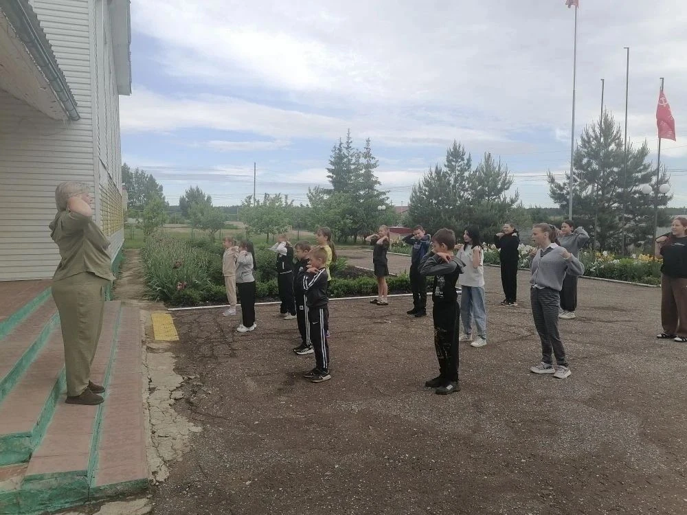 Сегодня в ООШ села Калиновка открылась лагерная смена "Путешественники". Этот день совп...