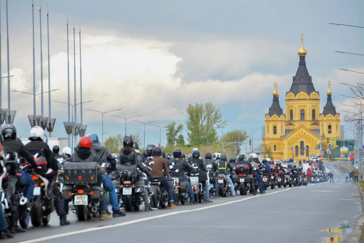🛵 В центре Нижнего байкеры закрывают сезон