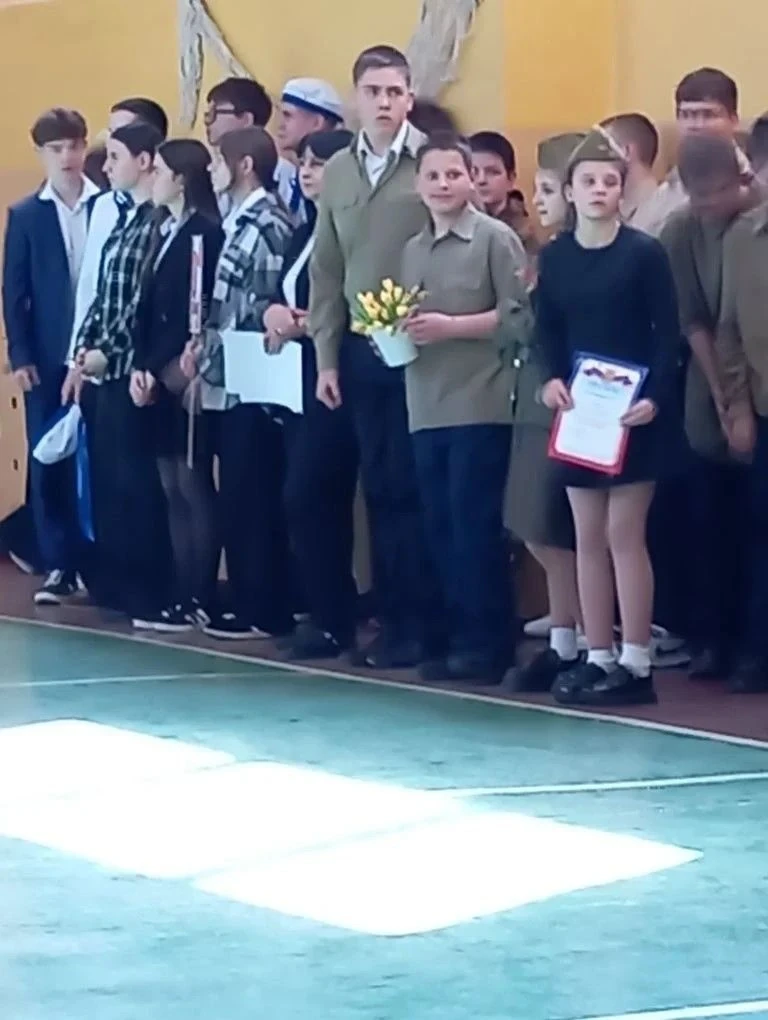 Юные герои Ждановки: Сердца полные памяти  Средняя школа № 2 города Ждановки стала местом, где честв