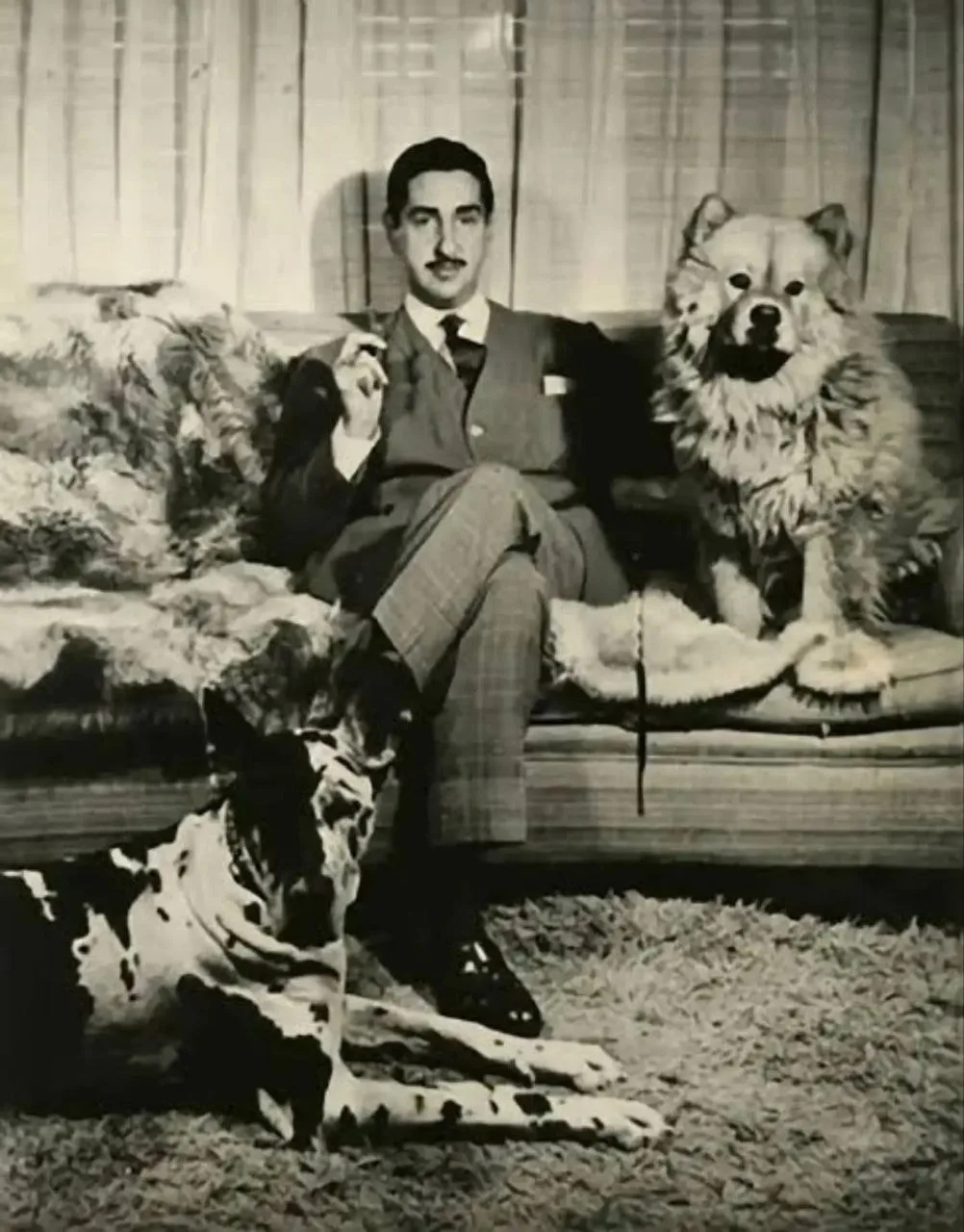 Король-курильщик: Зог I

Зог I (Ахмет Зогу), король Албании в 1928–1939 годах, прославился не только