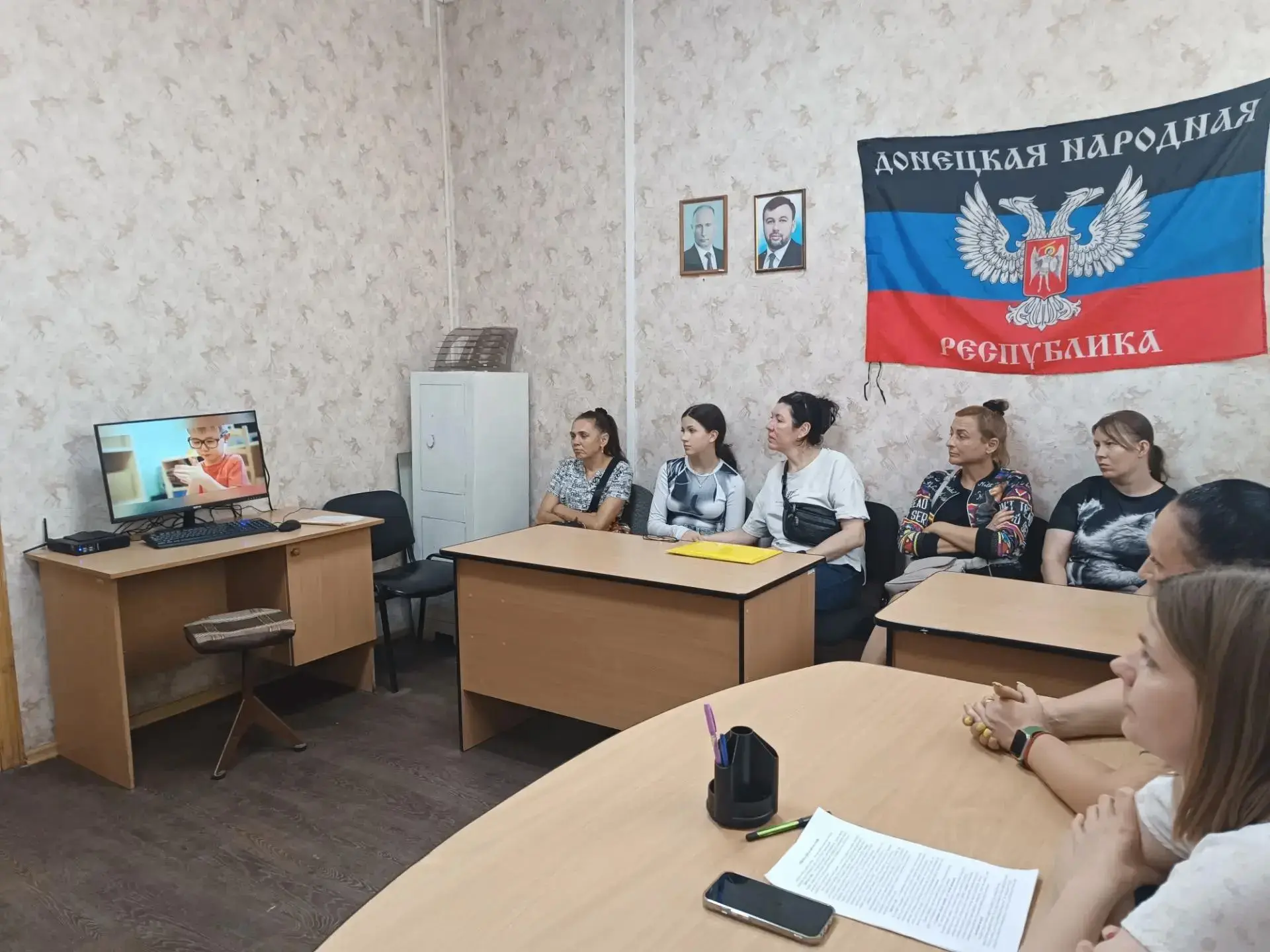 «Забота о себе, забота о тебе»: в Харцызске обсудили семейные ценности и досуг подростков