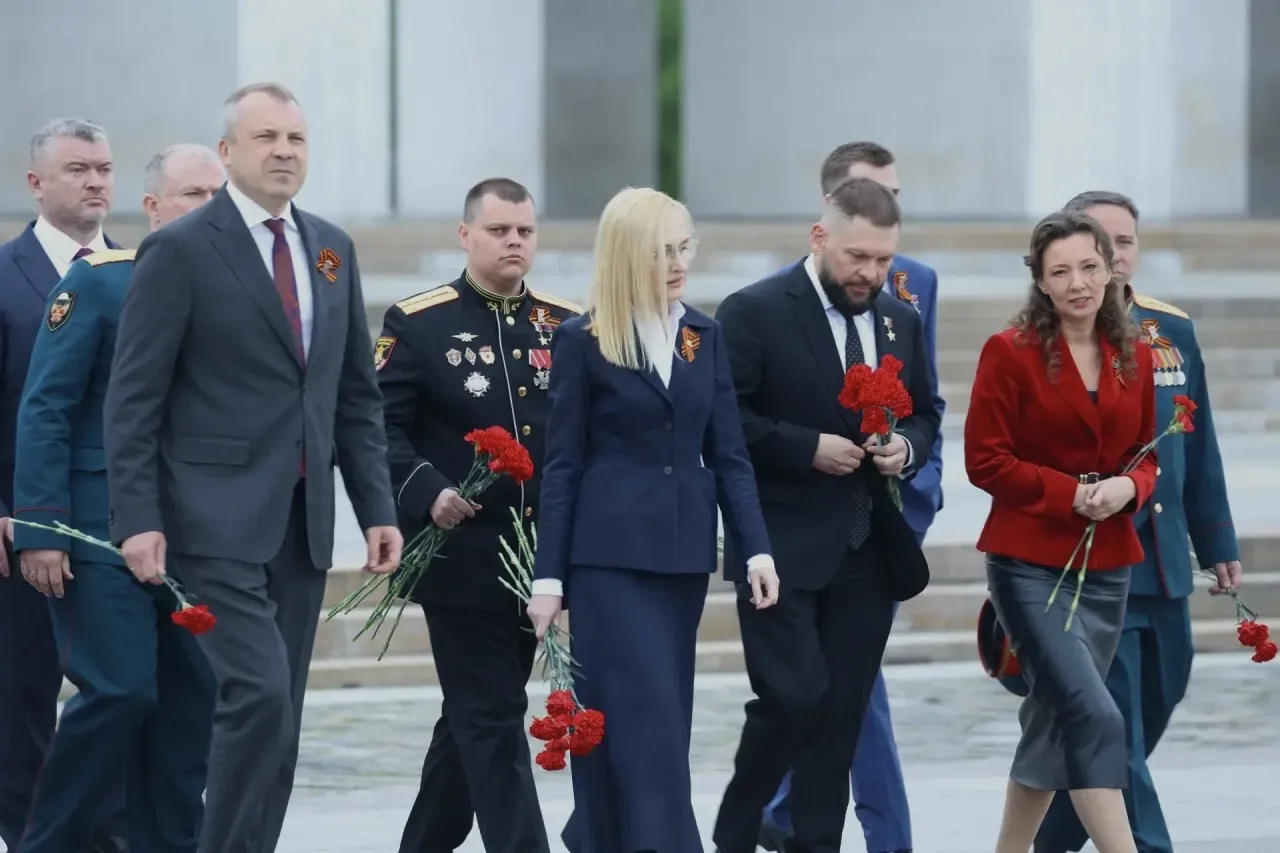 Участники СВО и общественные деятели приняли участие в мемориальной акции на Поклонной горе  🌹На Пок
