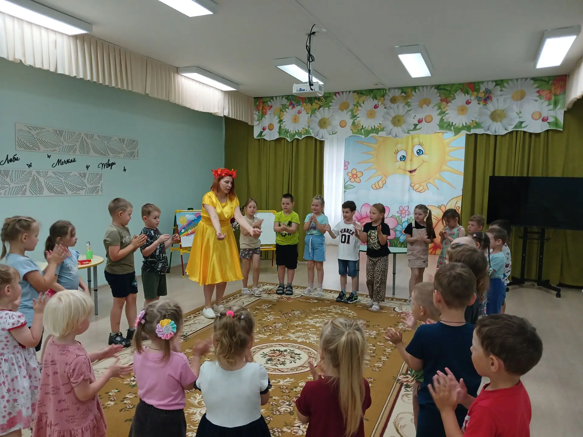 По итогам "Разноцветной недели" в нашем детском саду прошло весёлое, и в тоже время познавательное р
