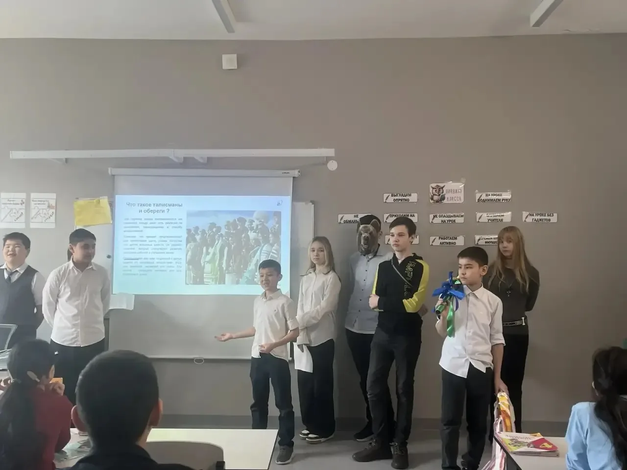 Сегодня ученики 6 А класса побывали с  увлекательным выступлением-путешествием в 3 и 4 классах нашег
