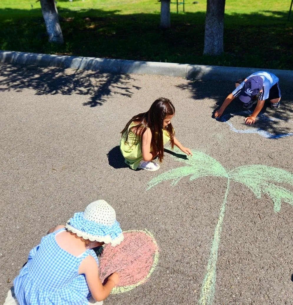 🎨🌞 День рисования на асфальте в нашем детском саду! 🌈🖍️