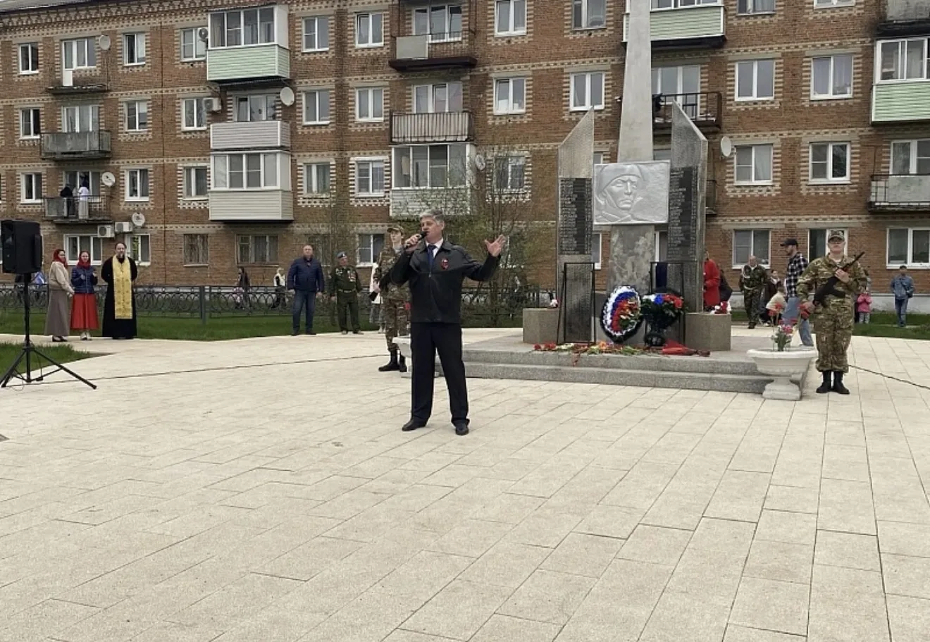 🌟 8 мая сотрудники Дома культуры «Красный горняк» МУ «ВКМЦК и Т «Истоки» провели в посёлке Фосфоритн