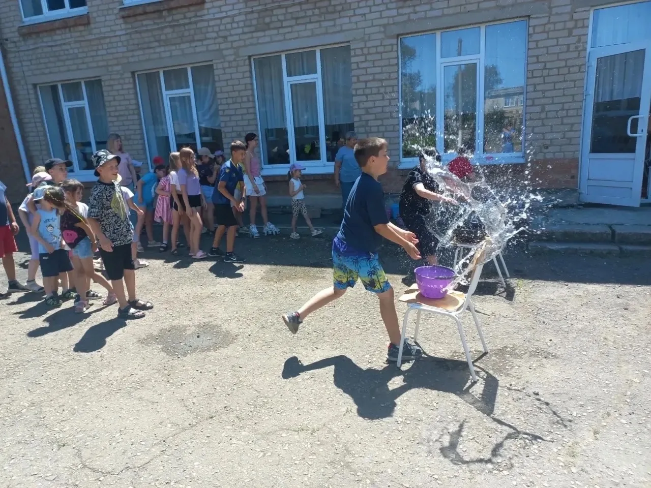 🌈В нашем лагере прошёл весёлый летний праздник - День Нептуна.  
☀️Жаркая погода способствовала это