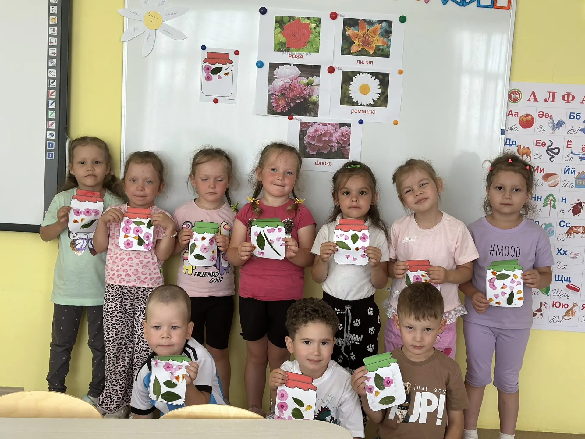 🌸🌼Цветы украшают наш мир, радуют нас своей красотой и нужны пчёлкам и другим насекомым. Дети узнал