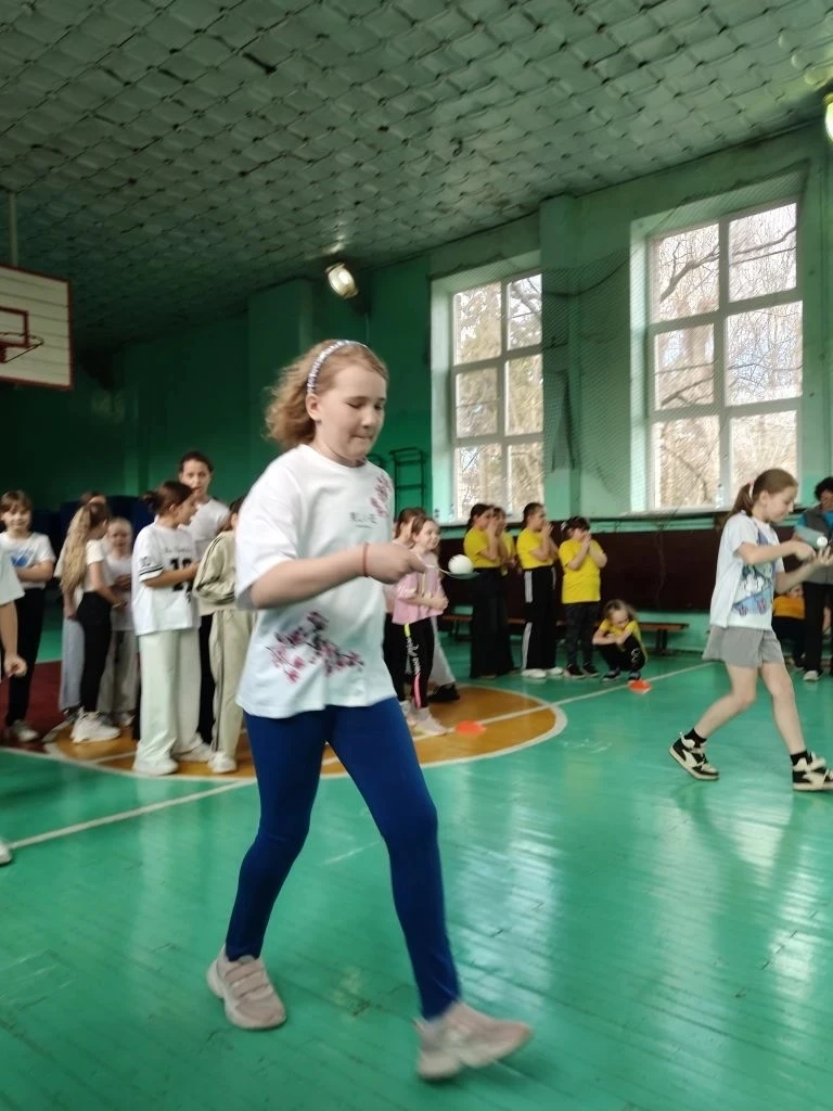 "А ну-ка, девочки"  В преддверии празднования Международного женского дня, спортивные соревнования "