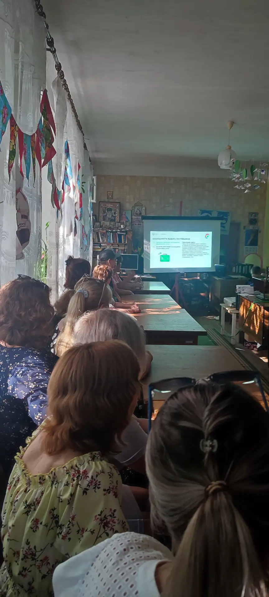 Лекция для сотрудников на тему «Безопасность денег в цифровой среде». Раздача памяток: «Топ-5 онлайн