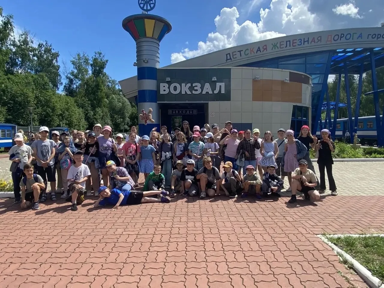 Внимание-внимание! Сегодня наш пришкольный лагерь официально объявил: скуке вход воспрещён! Потому ч