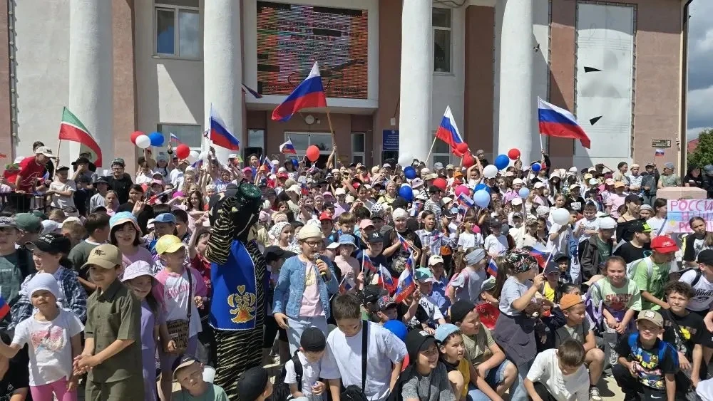 10 июня юные воспитанники пришкольного лагеря приняли участие в районном празднике ко Дню России 🌸

