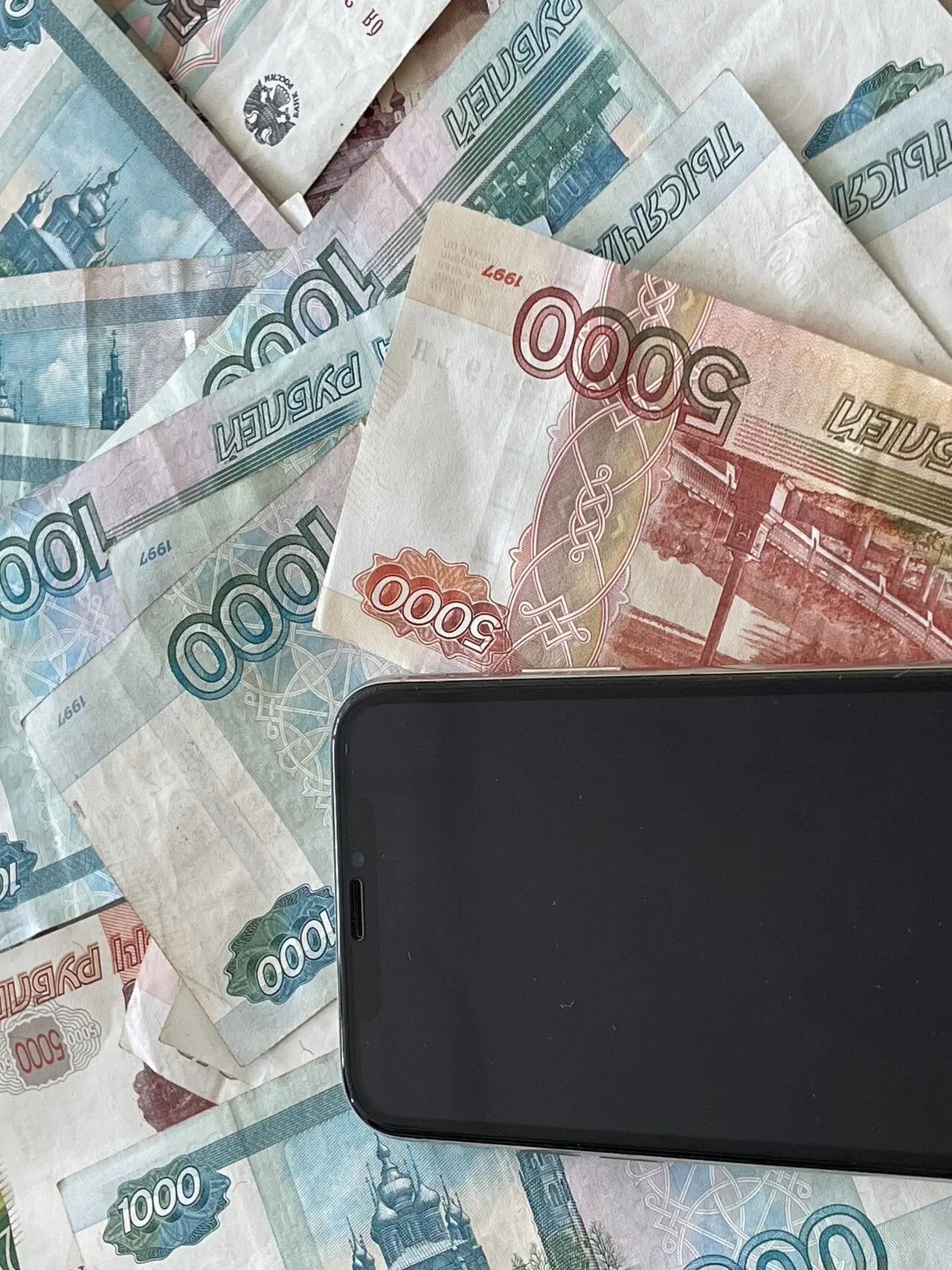 ‼️Челнинец подарил мошенникам 2,9 млн рублей за виртуальный автомобиль