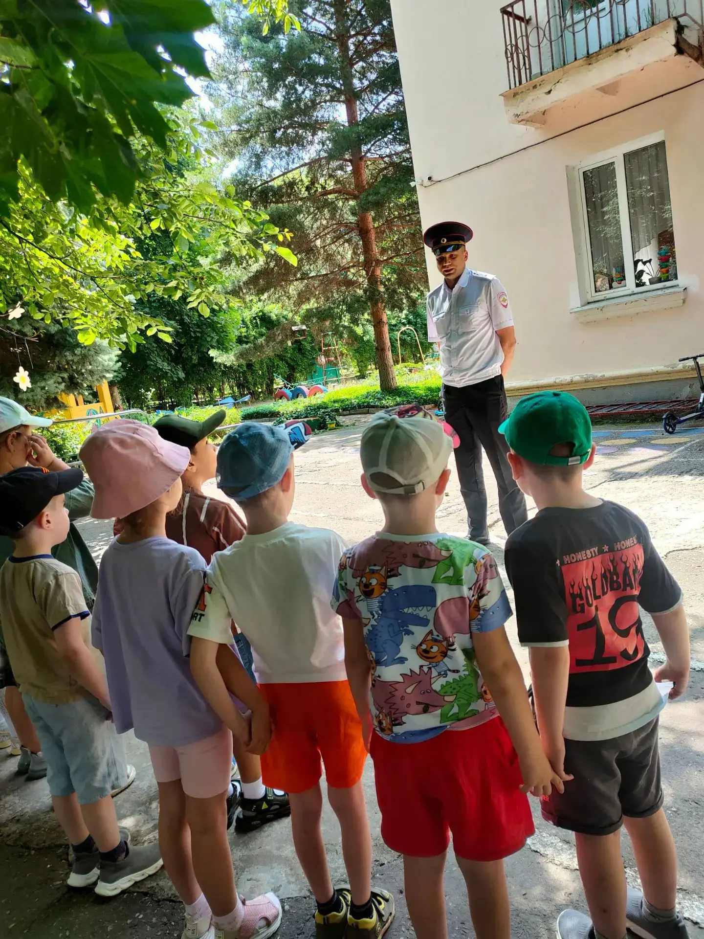 🎯 Неделя безопасности: учимся быть внимательными! 🎯

На этой неделе в нашем ДОУ мы говорили о само