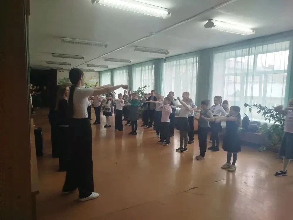 В честь Дня здоровья активисты учащиеся нашей школы поучаствовали в акции «Зарядка с чемпионом». Зар