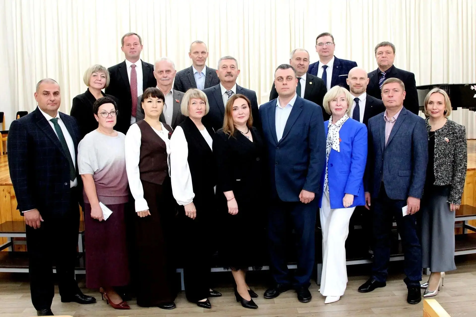 🤝 СТАРТ РАБОТЫ НОВОГО СОЗЫВА: ДЕПУТАТАМ ДУМЫ СРЕДНЕУРАЛЬСКА ВРУЧИЛИ ВРЕМЕННЫЕ УДОСТОВЕ...