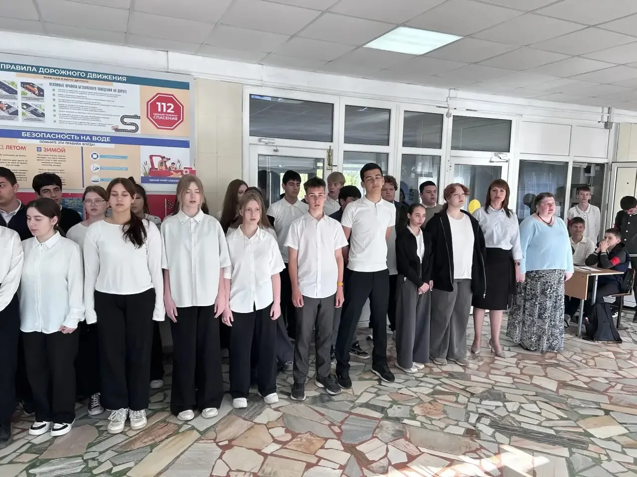 У нас прошла традиционная линейка, которая объединила учеников 👨‍🎓👩‍🎓 и учителей 👨‍🏫👩‍🏫.  Событие от