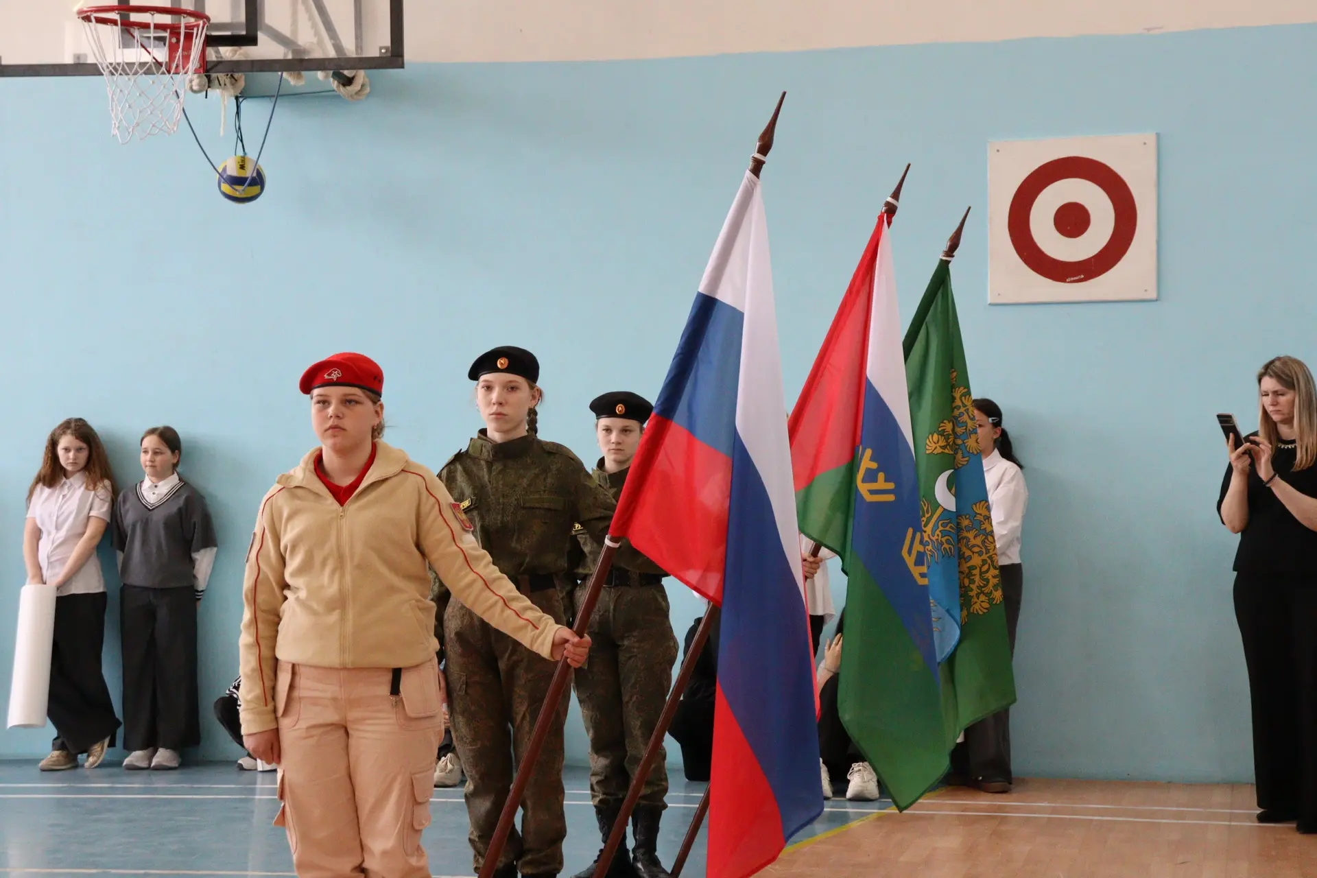ЗАРНИЦА 2.0 🇷🇺🔥💪🏻    🇷🇺Сегодня  в школе прошла военно-спортивная игра «Зарница» для обучающихся 5-9 