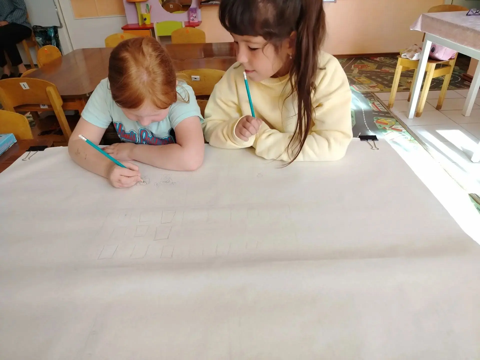 С чистого листа рождается осенняя картина! 🍂