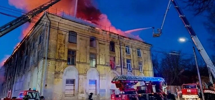 В Ярославле жителям многоквартирного дома № 61 на улице Стачек, лишившимся жилья после пожара, будут