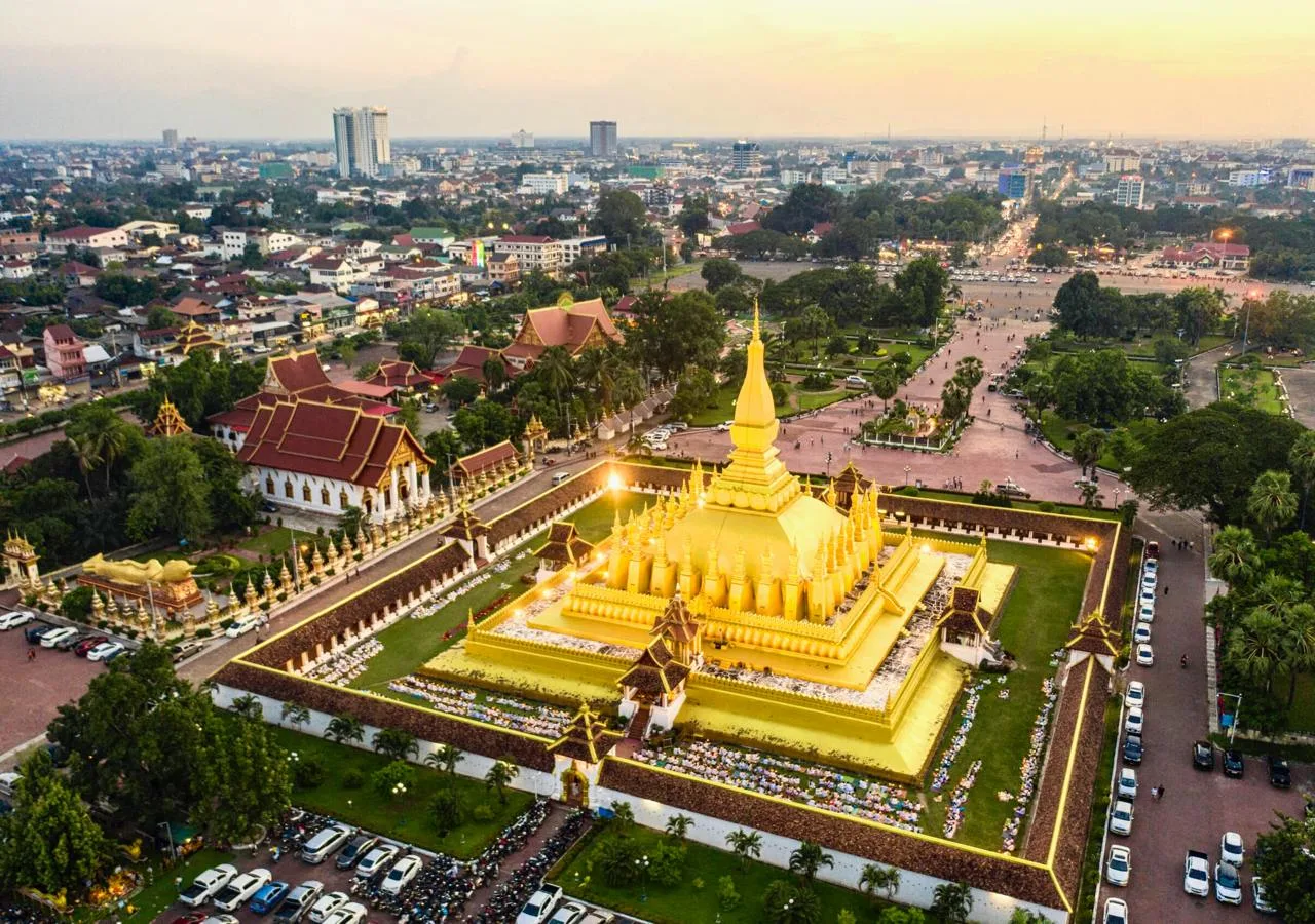 Вьентьян, Лаос 🇱🇦

🔹 Хотя Вьентьян - столица Лаоса, атмосфера здесь размеренная и спокойная. Улиц