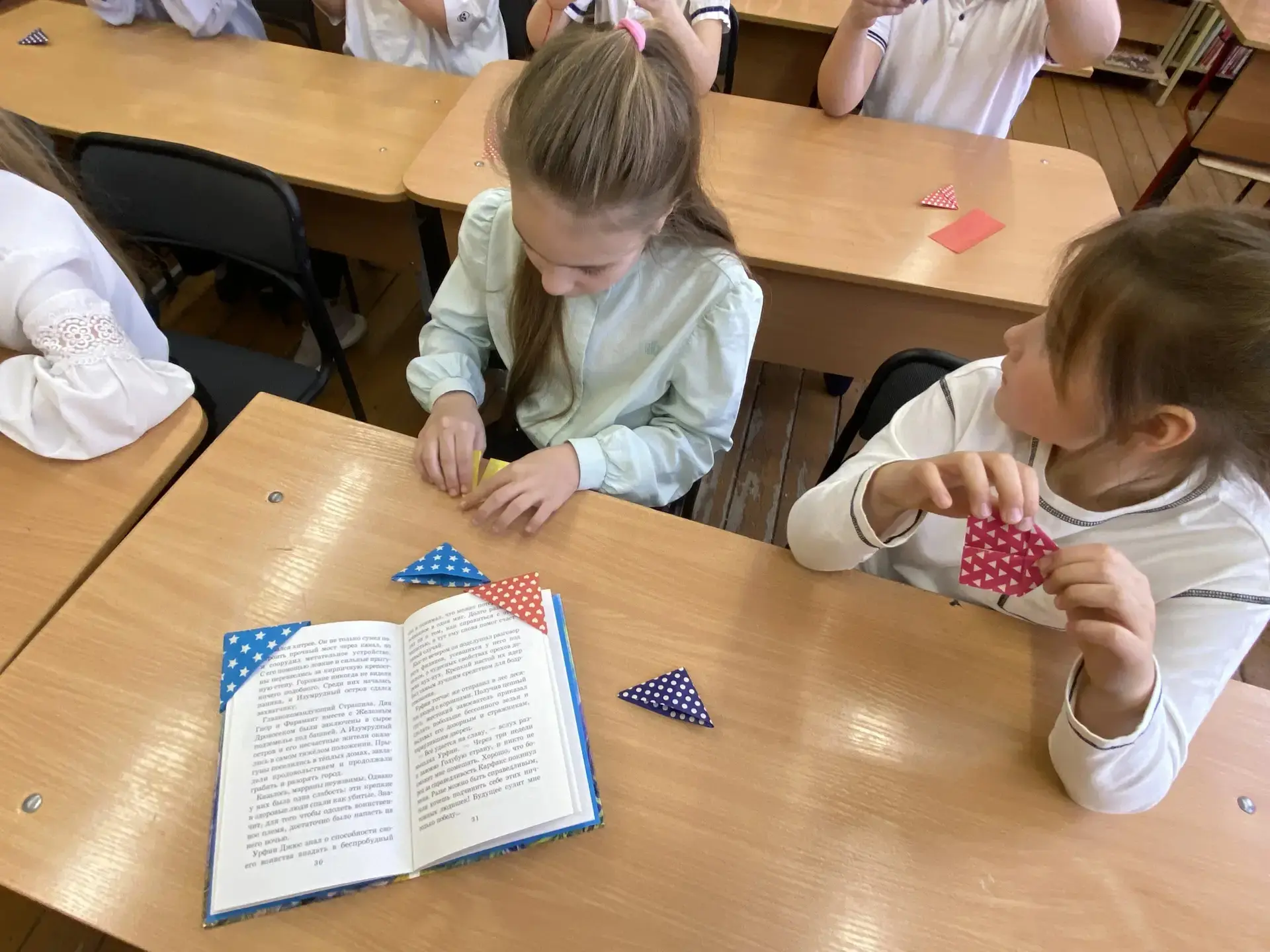 📚2 апреля отмечается Международный день детской книги.  Ученики 1Б, 1В и 3Э классов приняли участие 