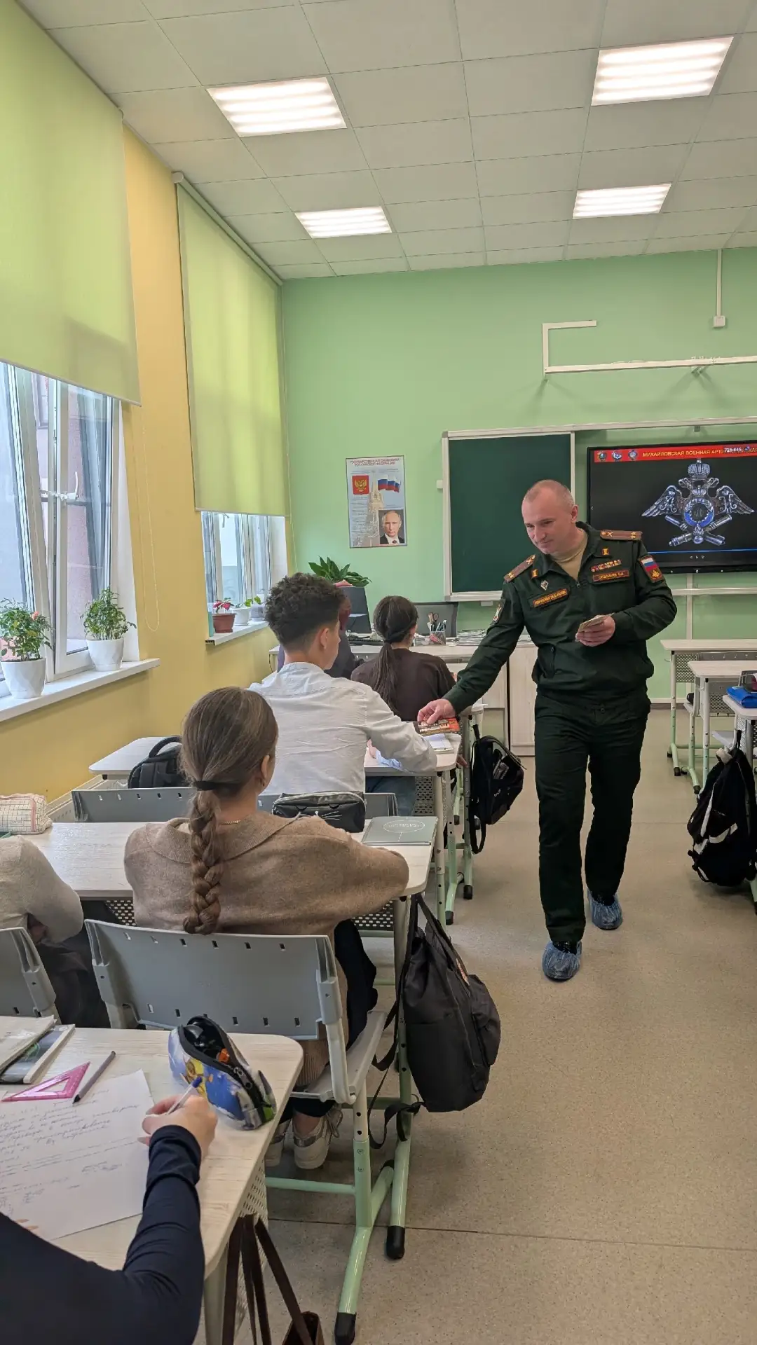 14 мая в школе состоялась встреча старшеклассников с представителями Михайловской военной артиллерий