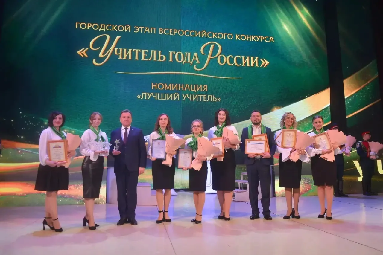 🌟 Поздравляем Манагорову Анастасию Александровну, учителя биологии нашей любимой школы, с замечатель
