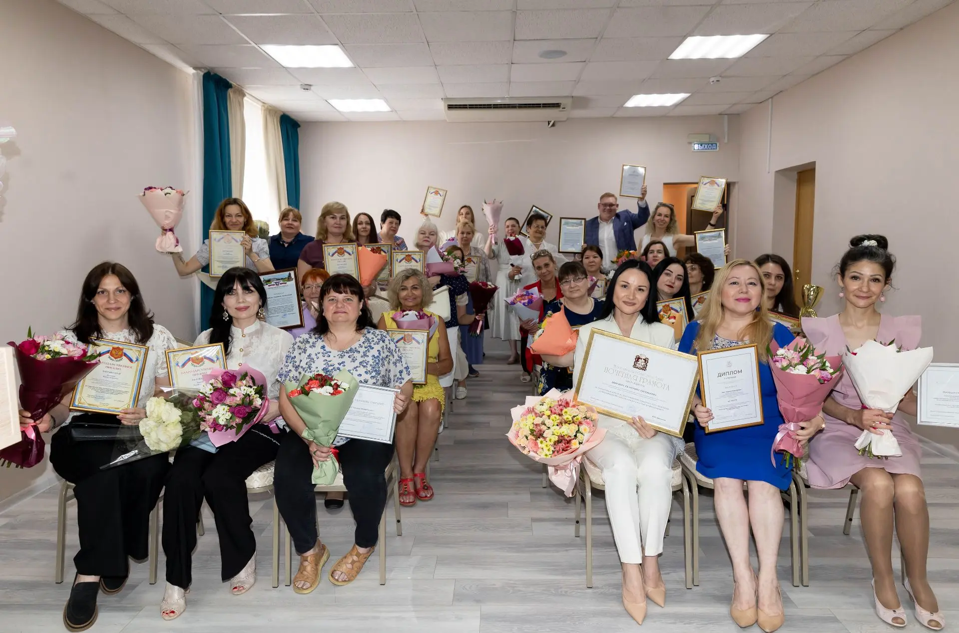 🏆Сотрудников соцзащиты наградили в Королёве в День социального работника