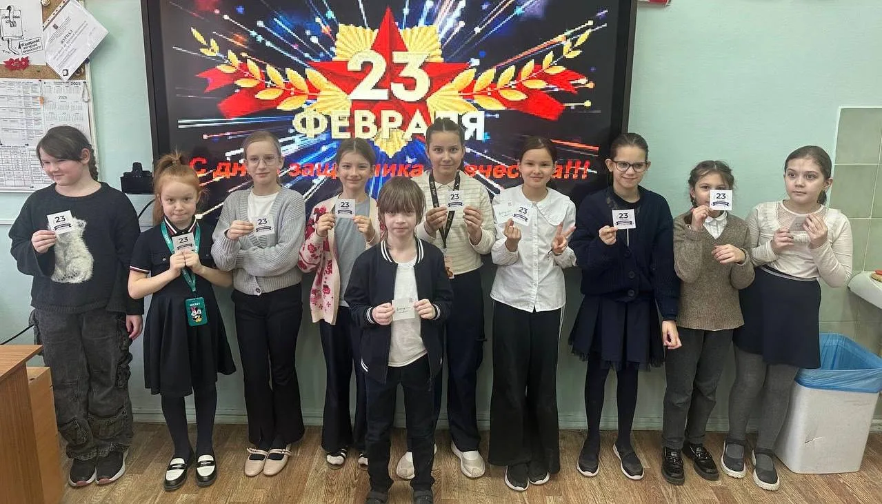 Поздравлять с 23 Февраля — значит быть частью чего-то большого и важного☝️  Наши активисты «Движения