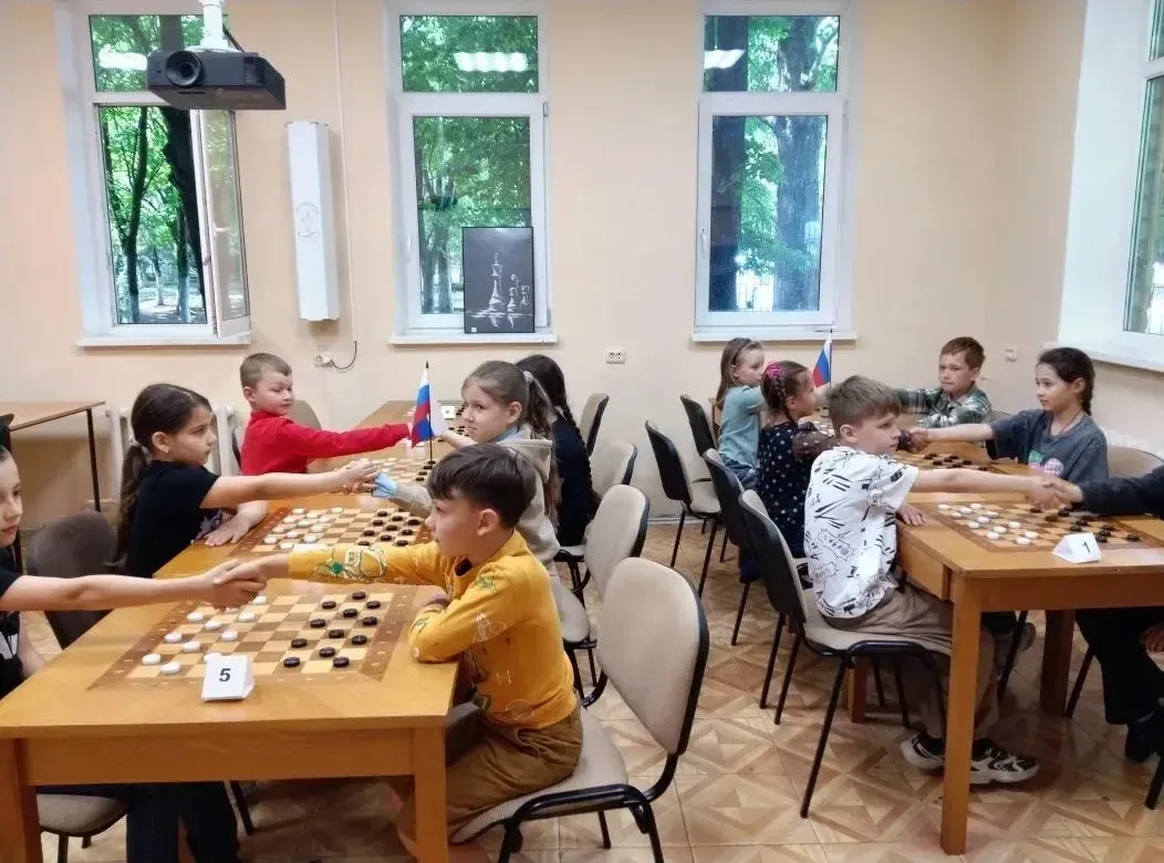 1 июня в МБУ ДО СШ №2 им. А.П. Осачука состоялся турнир по русским шашкам, приуроченный ко Дню защит